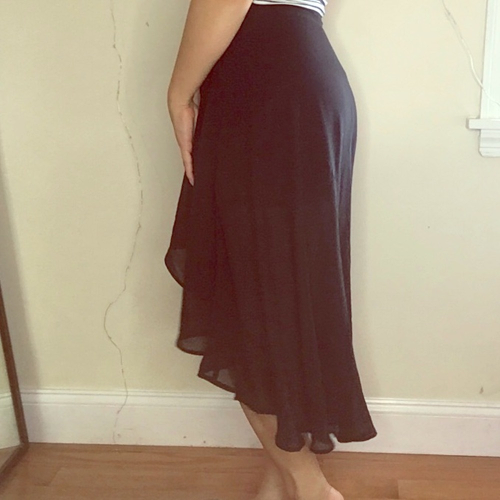 F21 HI LOW BLACK SKIRT